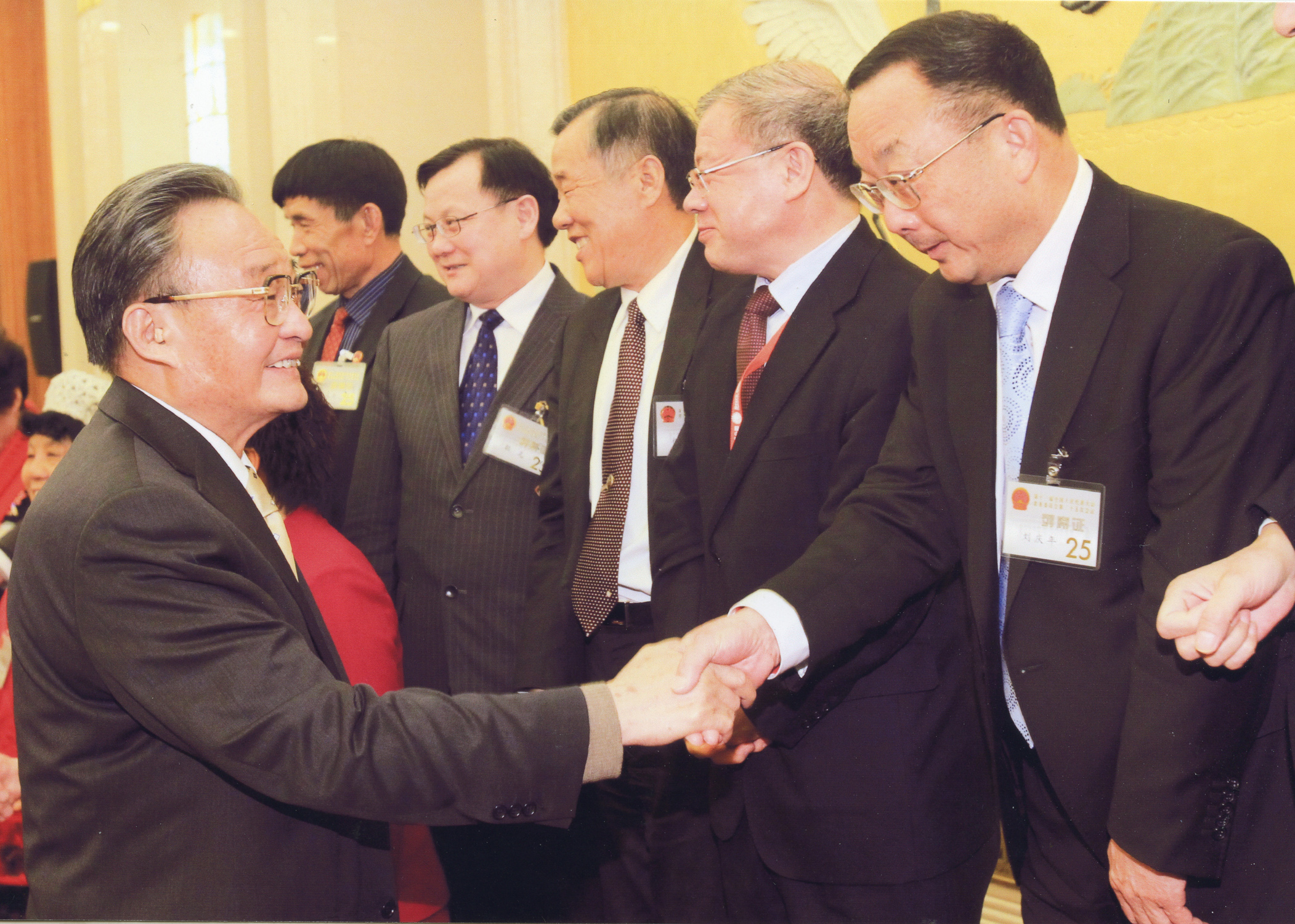 在十一屆全國人大常委會25次會議上，時任吳邦國委員長親切接見集團創始人劉慶年